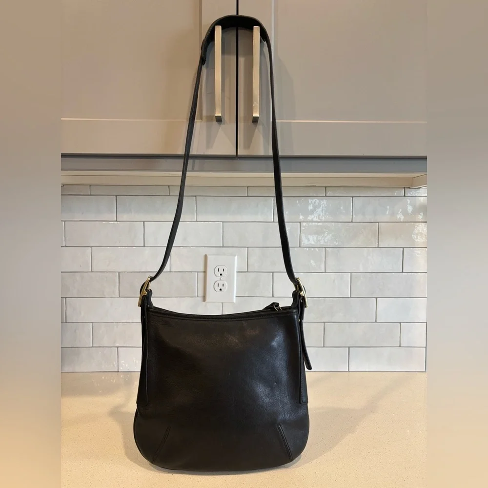 Coach 90s Vintage Court Leather Crossbody 9204 Bag Purse Black Zip Close